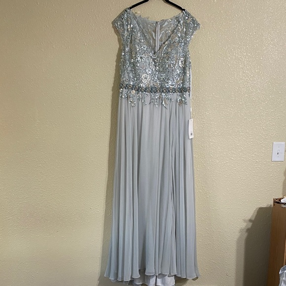 NWT Mac Duggal Blue Embellished Cap Sleeve Bodice Flowy Gown 79365 Size 14 - Picture 4 of 16
